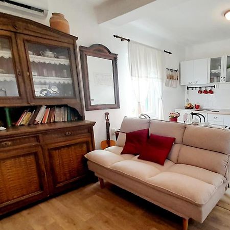 Dida Roko, Rustikalni Apartman S Terasom Kaštela Екстериор снимка